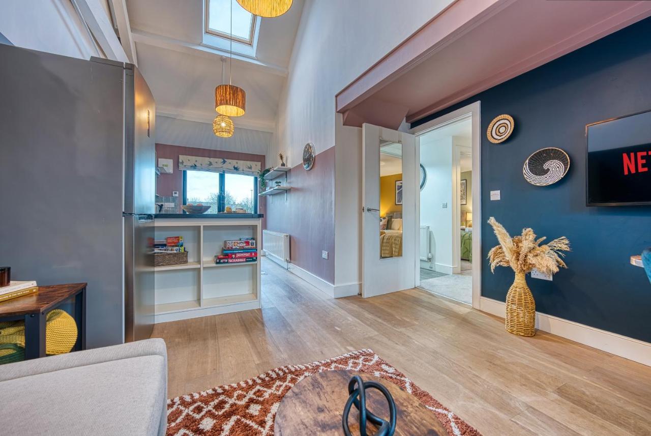 Ashcroft Loft By Timeless Stays - Stunning 3 Bedroom, 2 Bathrooms, Charming Central Apartment Featuring A Balcony Cirencester Eksteriør billede