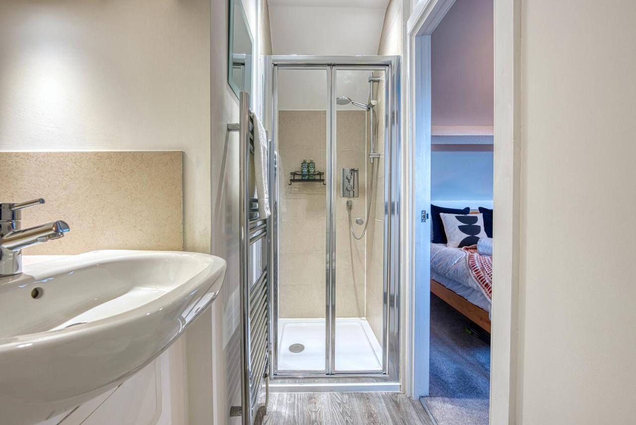 Ashcroft Loft By Timeless Stays - Stunning 3 Bedroom, 2 Bathrooms, Charming Central Apartment Featuring A Balcony Cirencester Eksteriør billede