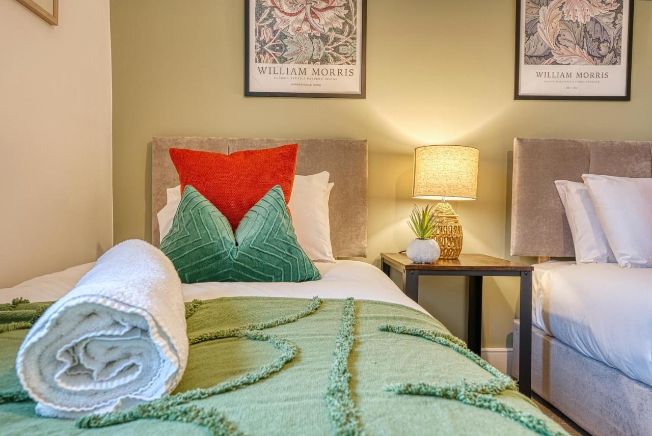 Ashcroft Loft By Timeless Stays - Stunning 3 Bedroom, 2 Bathrooms, Charming Central Apartment Featuring A Balcony Cirencester Eksteriør billede