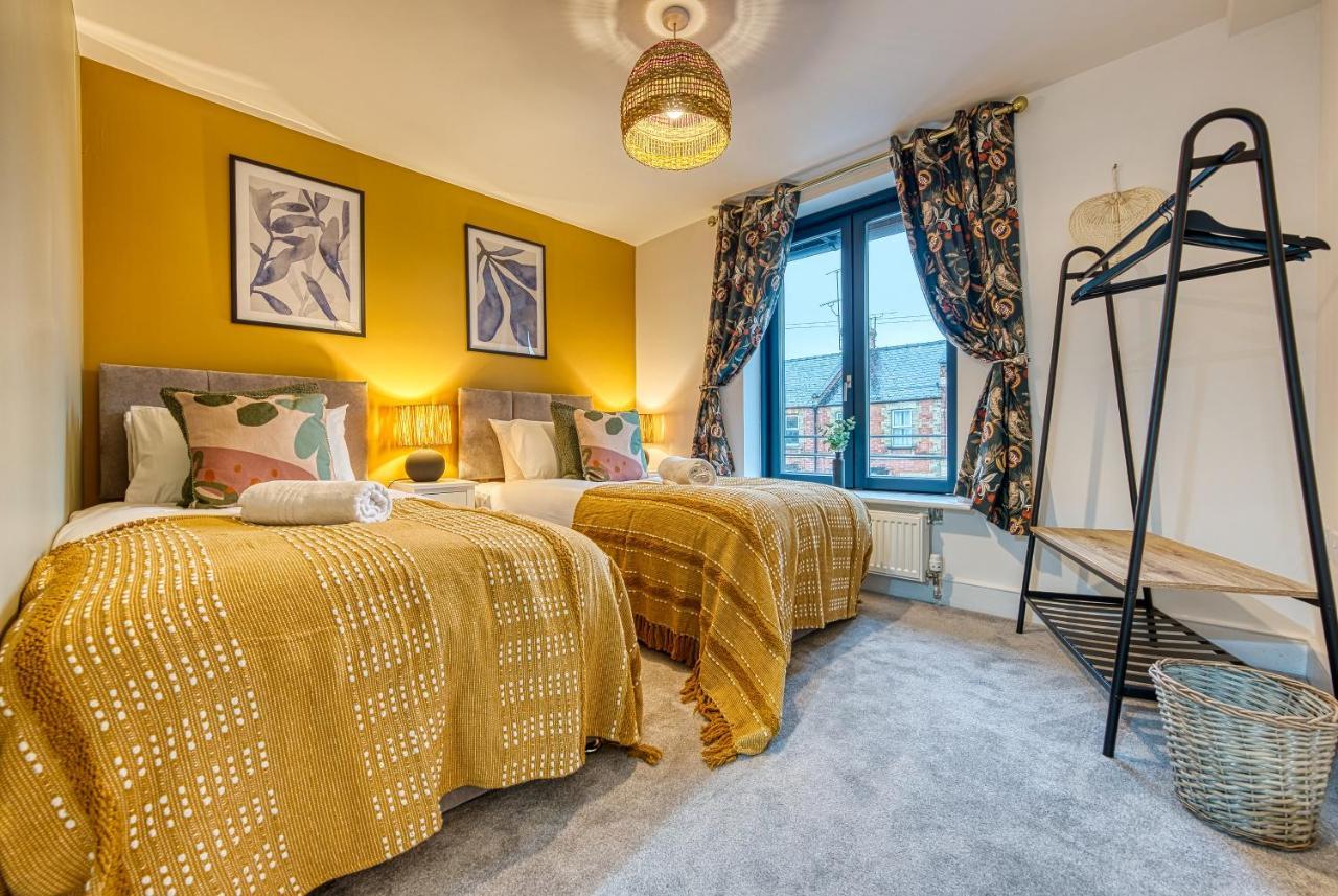 Ashcroft Loft By Timeless Stays - Stunning 3 Bedroom, 2 Bathrooms, Charming Central Apartment Featuring A Balcony Cirencester Eksteriør billede