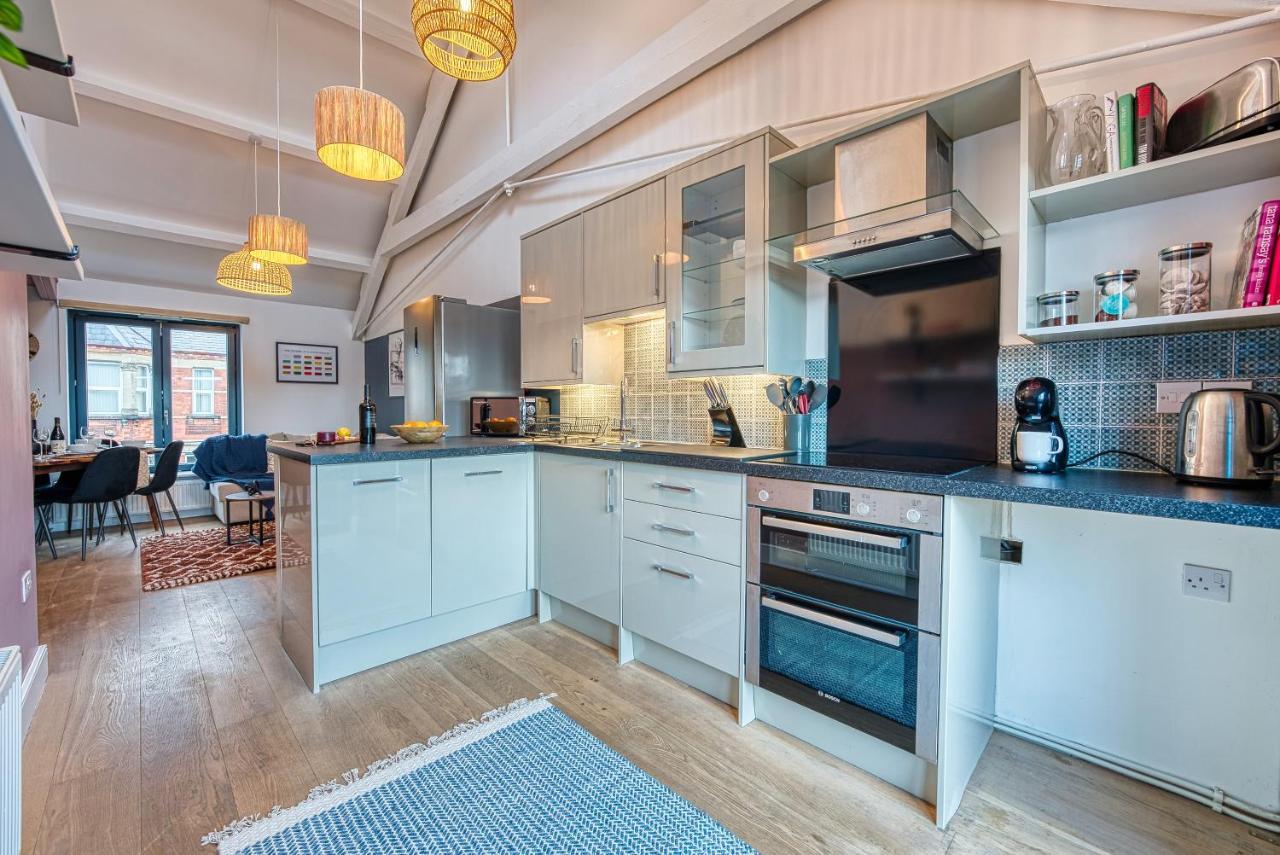 Ashcroft Loft By Timeless Stays - Stunning 3 Bedroom, 2 Bathrooms, Charming Central Apartment Featuring A Balcony Cirencester Eksteriør billede