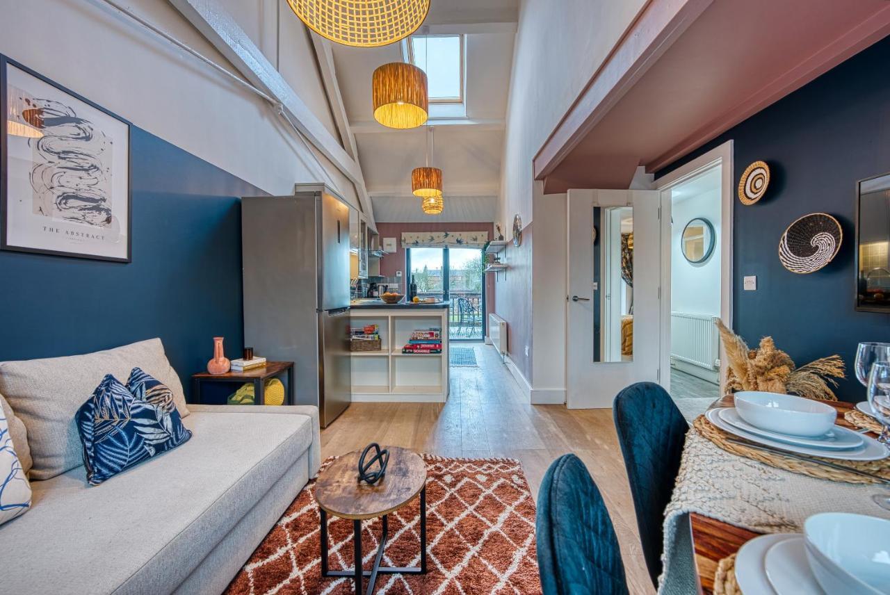 Ashcroft Loft By Timeless Stays - Stunning 3 Bedroom, 2 Bathrooms, Charming Central Apartment Featuring A Balcony Cirencester Eksteriør billede