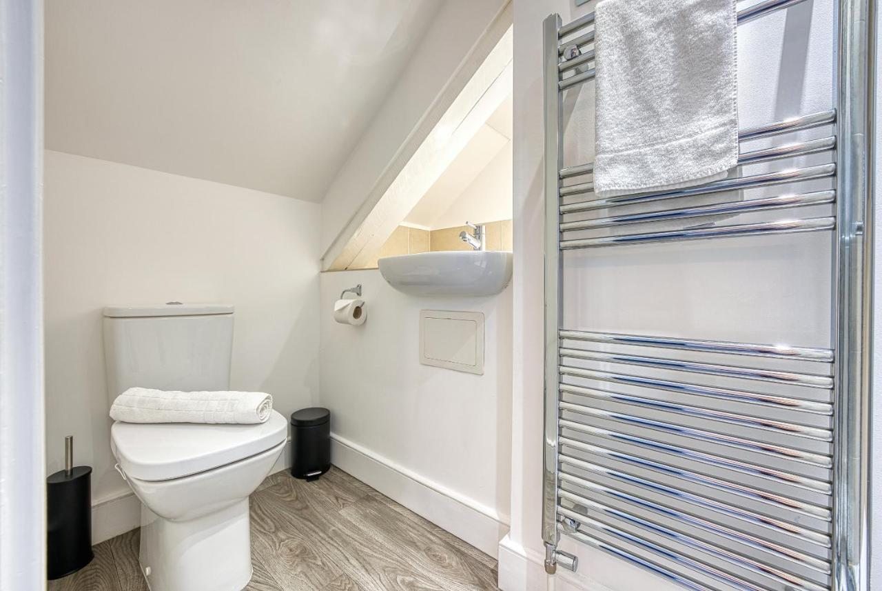 Ashcroft Loft By Timeless Stays - Stunning 3 Bedroom, 2 Bathrooms, Charming Central Apartment Featuring A Balcony Cirencester Eksteriør billede