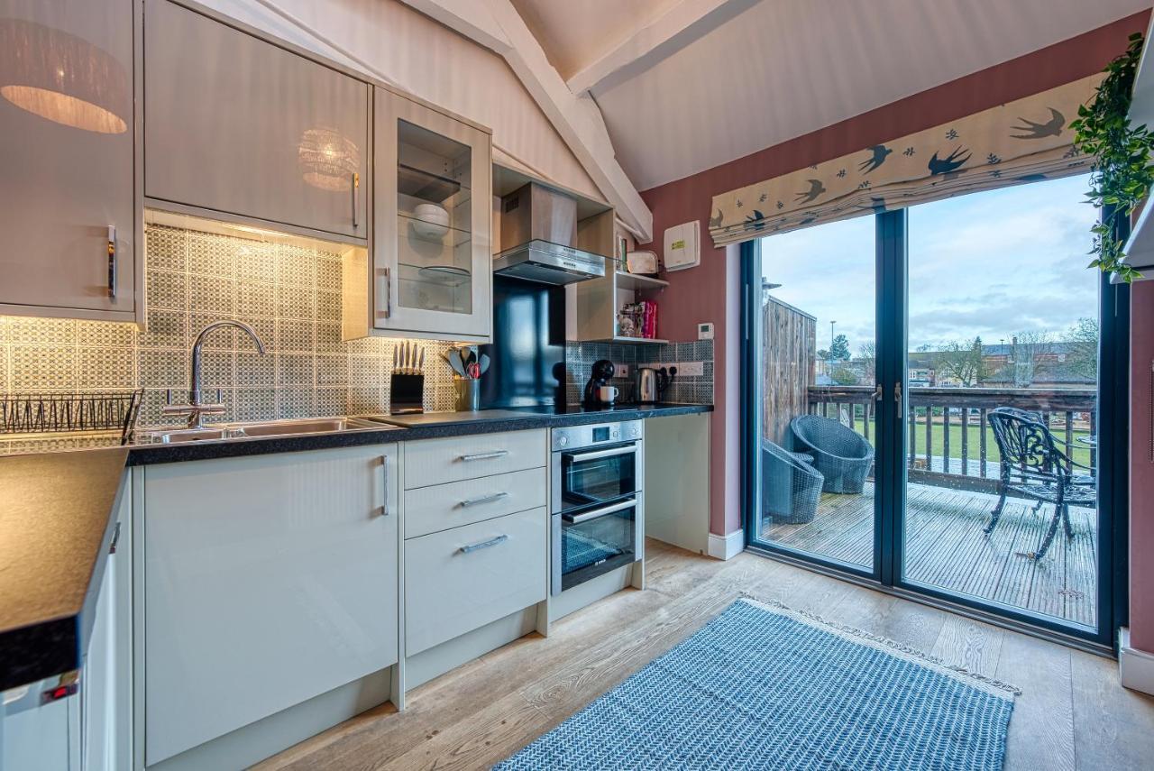 Ashcroft Loft By Timeless Stays - Stunning 3 Bedroom, 2 Bathrooms, Charming Central Apartment Featuring A Balcony Cirencester Eksteriør billede