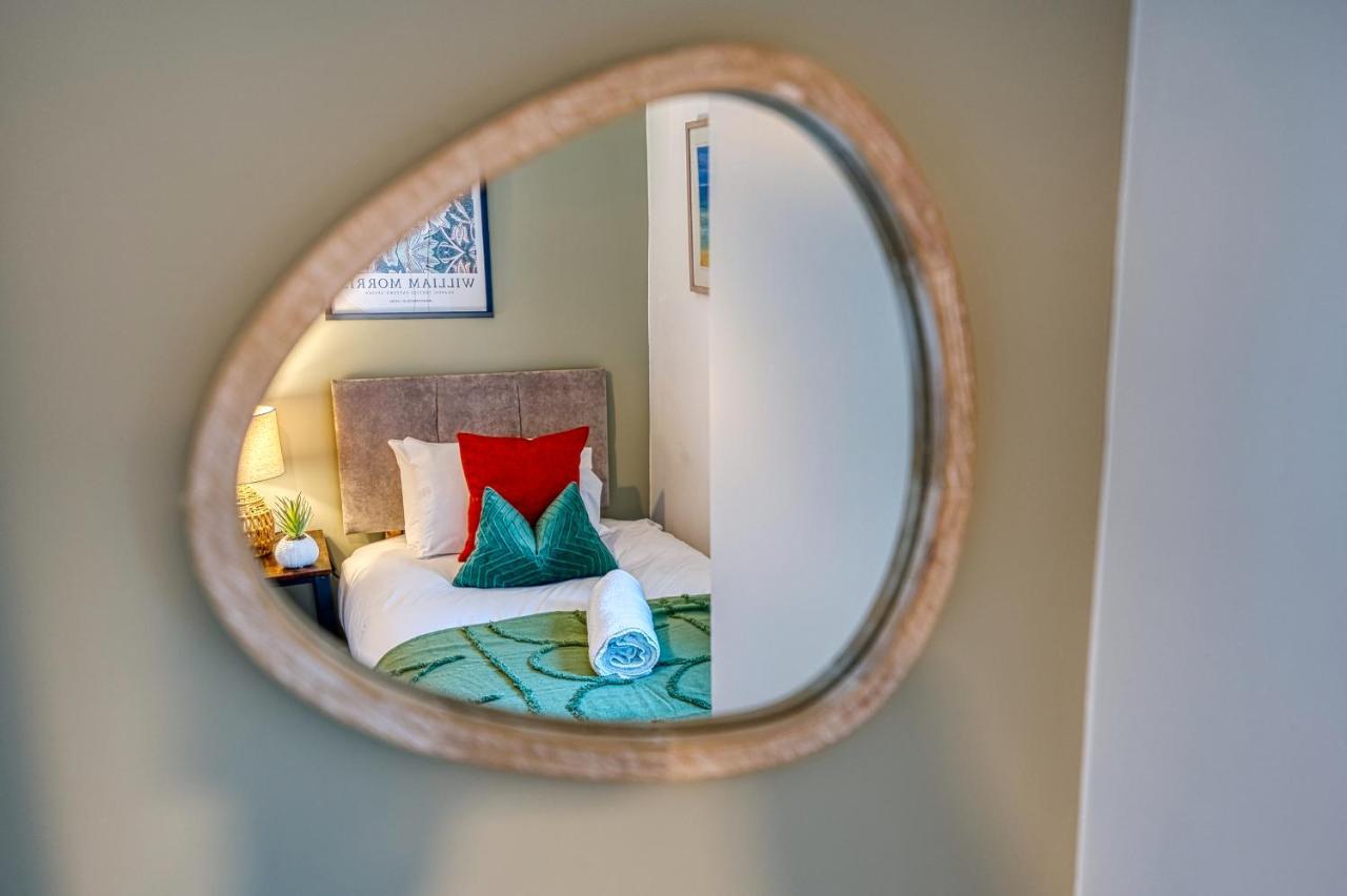 Ashcroft Loft By Timeless Stays - Stunning 3 Bedroom, 2 Bathrooms, Charming Central Apartment Featuring A Balcony Cirencester Eksteriør billede